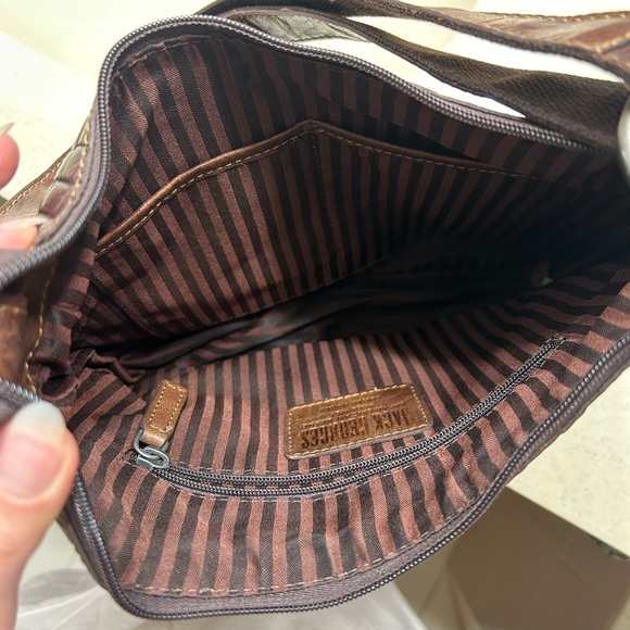 Elegant Brown Woven Shoulder Bag - Picture 2 of 4